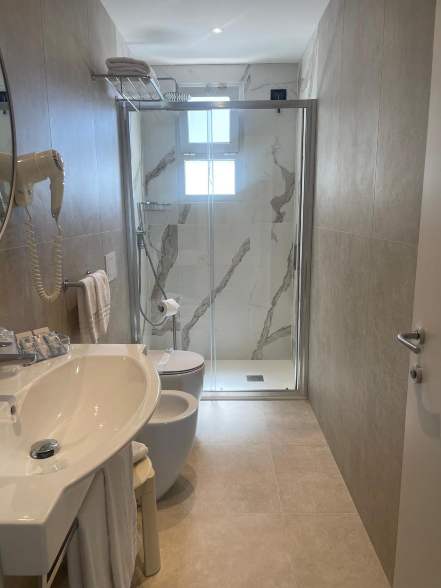 Tritone Hotel 3*