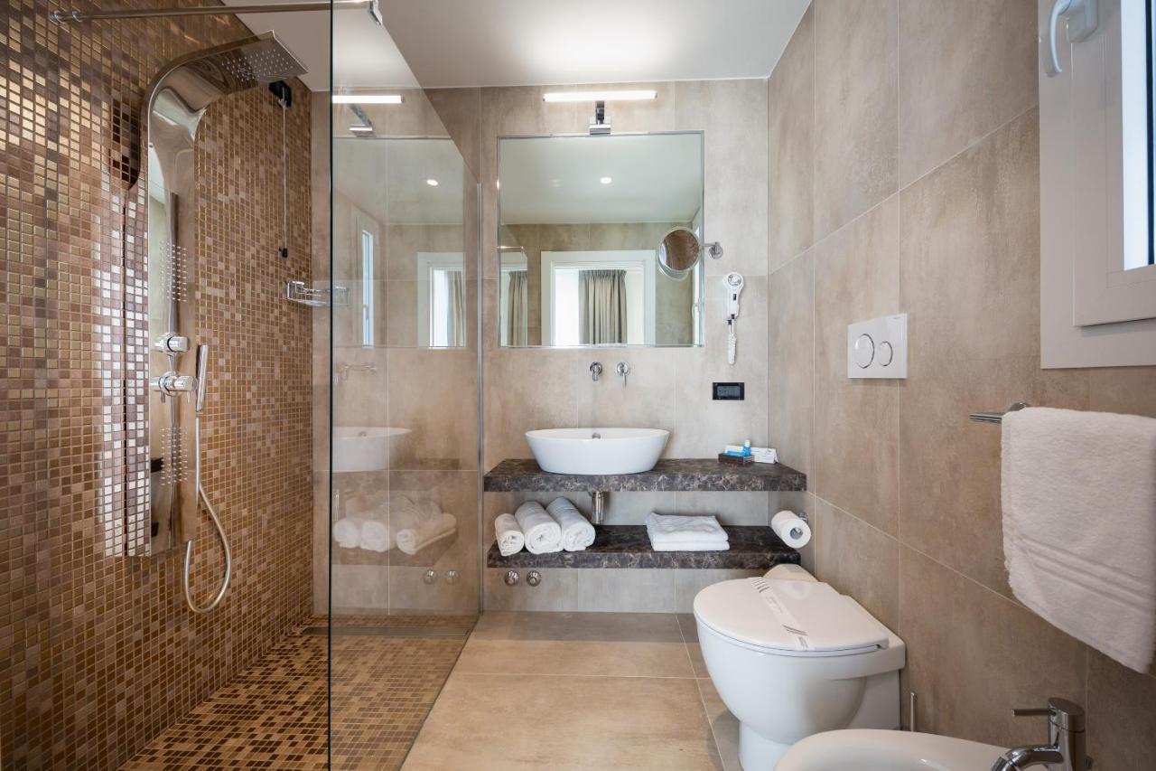 Hotel Tritone